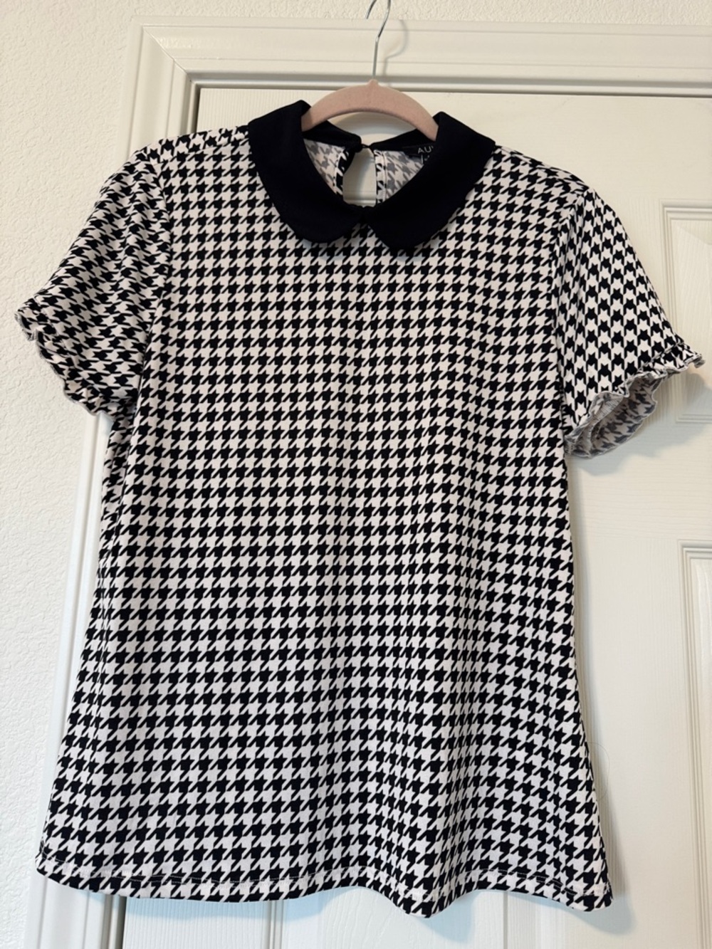 Black & White Houndstooth Peter Pan Collar Top - Picture 4 of 8